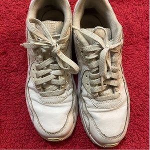 NIKE AIR MAX 90 size in 6.5Y=8-8.5 Woman’s